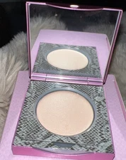 Mally- Luminizer - Heavenly - 0.10 Oz