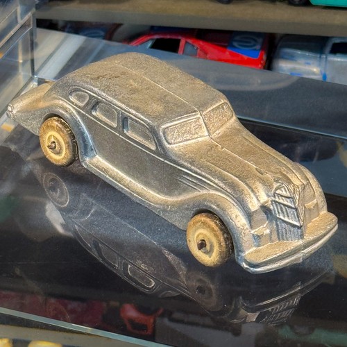 Vtg UNMARKED Slush Cast Car Streamlined Deco Sedan Barclay Manoil Tommy Toy WOW! - Picture 13 of 14