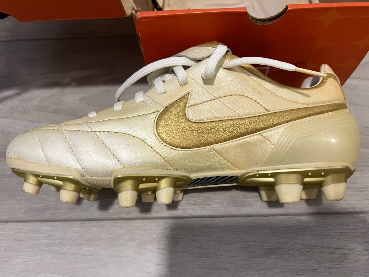 Nike Air Legend Ronaldinho White Gold R10 FG soccer cleats