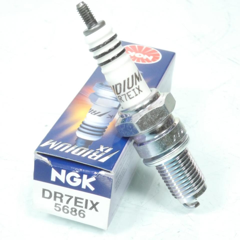 Bougie quad NGK 5686 résout les démarrages difficiles sur Arctic Cat 250