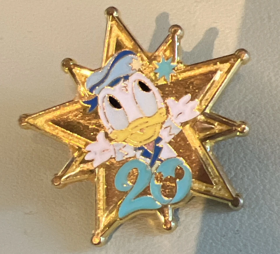 罕见东京迪士尼日本 - 唐老鸭徽章 - 游戏奖 - 20 周年纪念 - TDR — 第 2/3 张图片