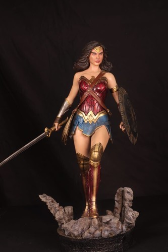 DC Comics Wonder Woman 3D resin 12k statue handpainted 1/6 scale - Foto 4 di 6