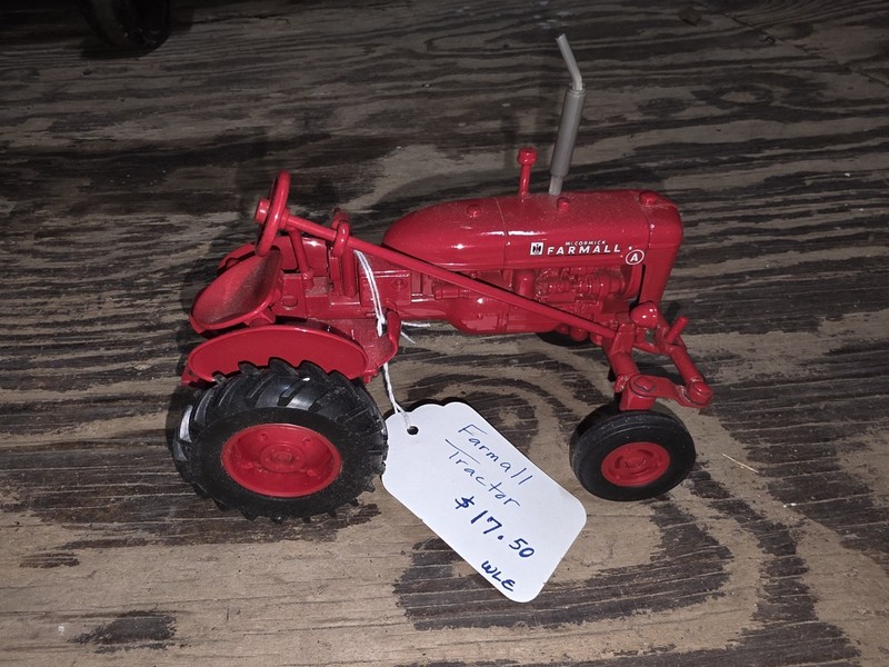 1/16 ERTL McCormick  Farmall SUPER-A  1991