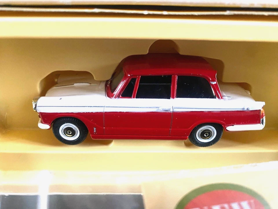 VANGUARDS TRIUMPH HERALD MINT IN BOX 1:43 - Immagine 2 di 3