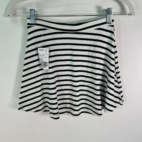 Forever 21 Girls Flat Front Pull On Black Striped Mini Skater Skirt Size 9/10 - Picture 2 of 6