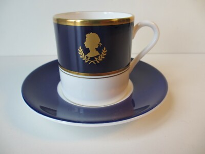 Royal Worcester, Royal Collection, Elizabeth 11, Kaffeedose & Untertasse sehr guter Zustand