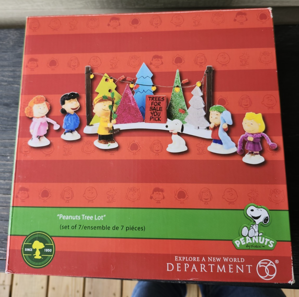 Dept 56 Peanuts Christmas Village Tree Lot Set with Charlie Lucy Snoopy Linus 7-Piece Collection