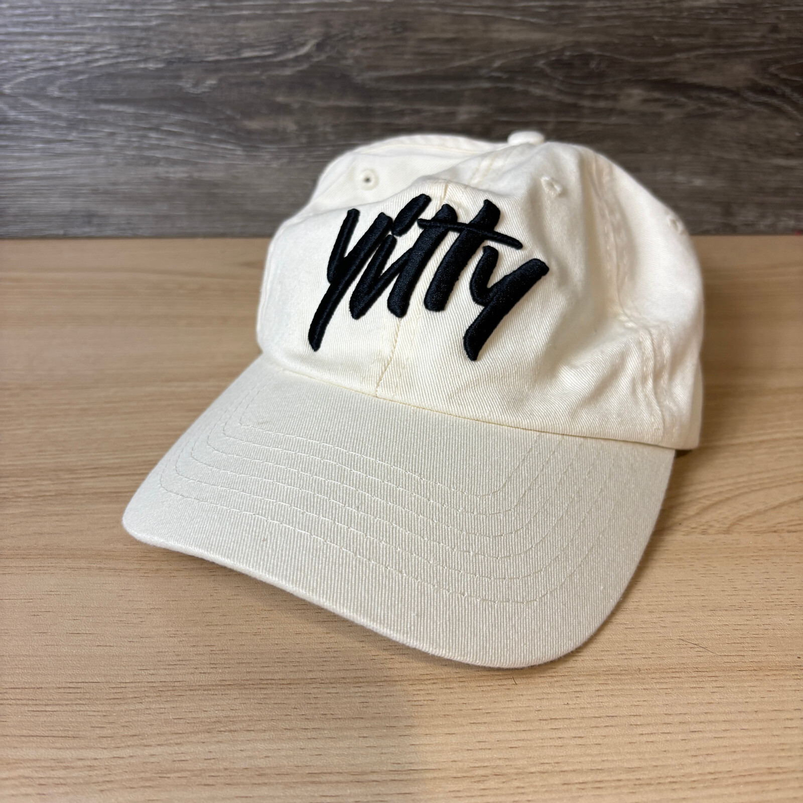 PONY Cappello Berretto Fabletics Donna Crema Yitty Coda di Cavallo Elasticizzato Schiena Lizzo Performance