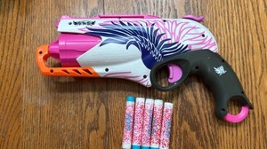 Hasbro Nerf Rebelle Sweet Revenge 5-Shot Blaster WORKS pink vintage With Darts