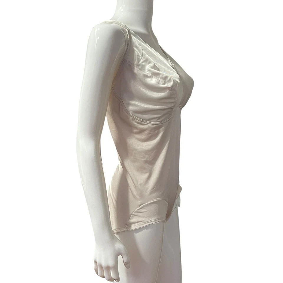 Body de satén Intimates Lane Bryant marfil peluche lencería con forma talla 44D Foto 4 de 4