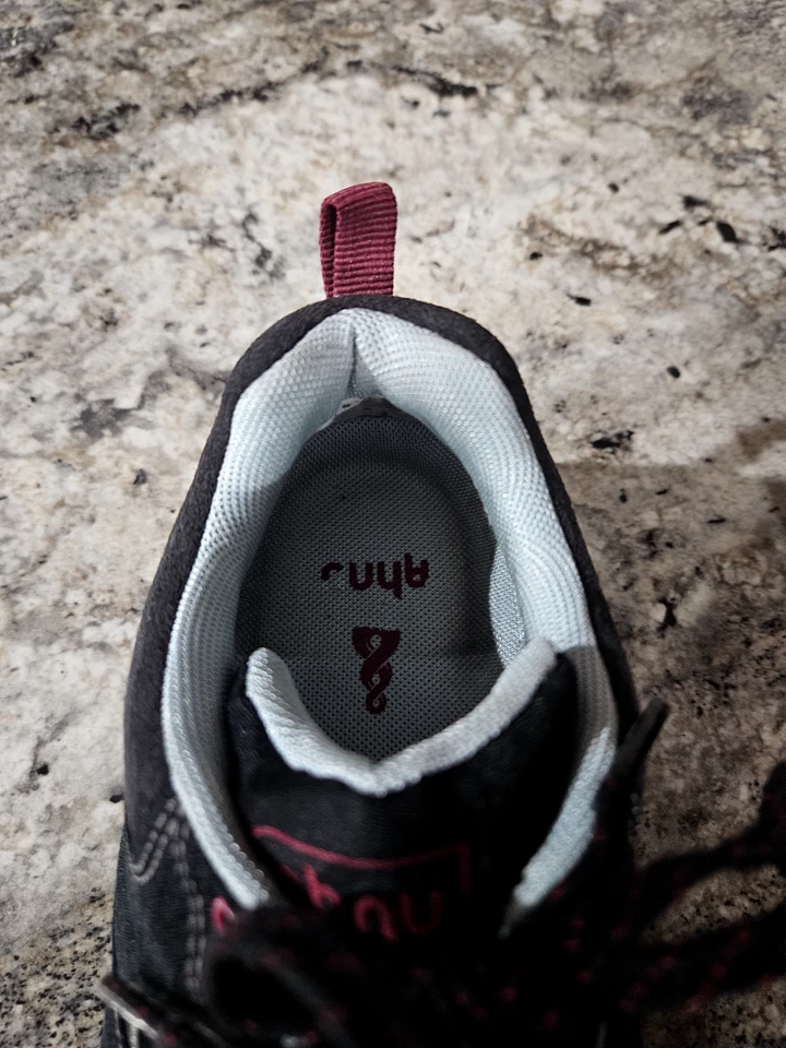 Zapatos de senderismo impermeables para mujer Ahnu Sugarpine negros/azules/violetas talla 8,5 de EE. UU. Foto 3 de 4