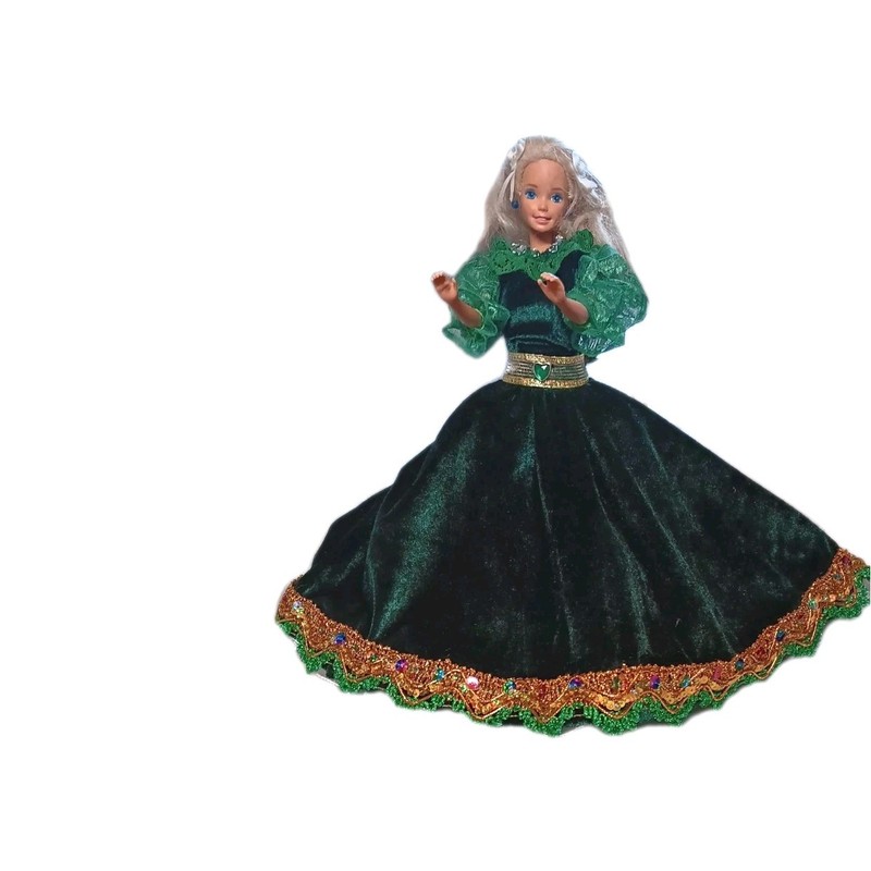 AN OUTSTANDING GREEN VELVET GOWN FOR BARBIE OR FRIENDS (11 1/2"-12")