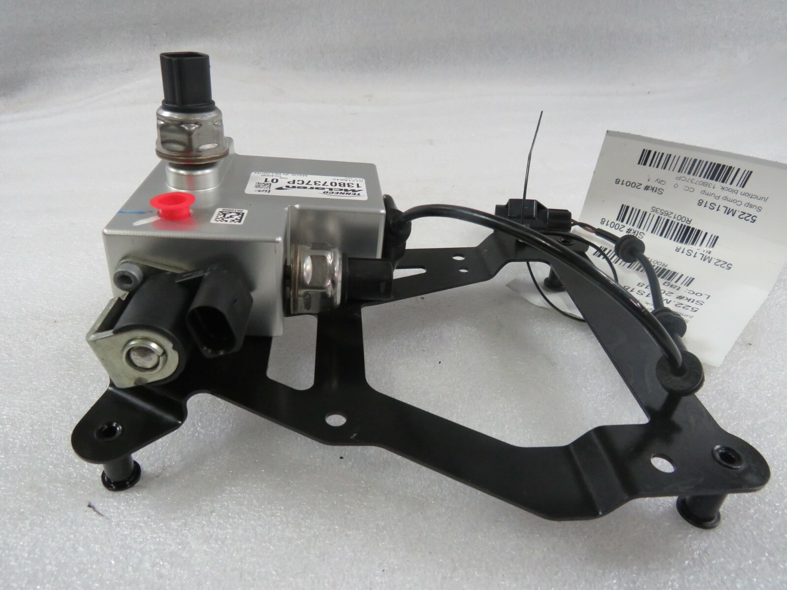 McLaren 570S, Suspension Pump Valve, Used, P/N 13B0737CP