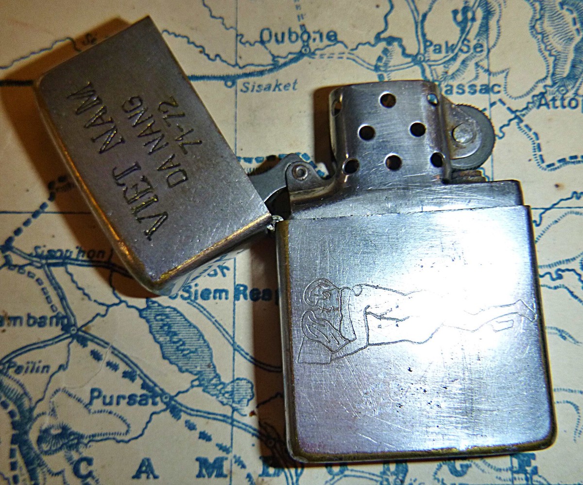 DA NANG - ZIPPO LIGHTER - 1971 - 1972 Tour - Lovers Bathing DA NANG - ZIPPO LIGHTER - 1971 - 1972 Tour - Lovers Bathing