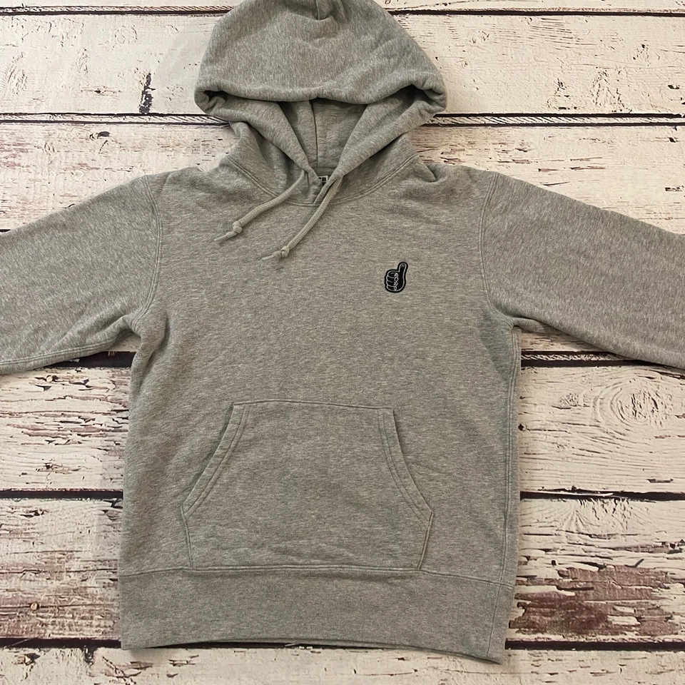Uniqlo UT Sudadera con Capucha Pullover Suéter Talla XXS No Worries Club Pulgares para arriba Foto 2 de 4