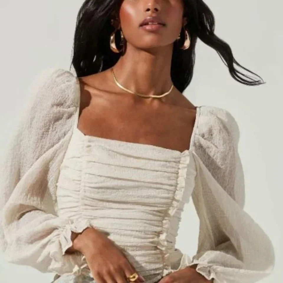 NWT Astr Tonina puff sleeve top ecru size XS