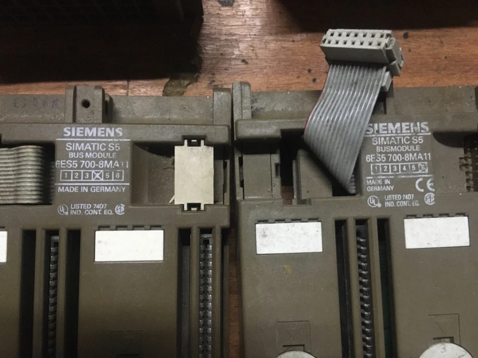 LOTE DE SIMATIC (6) S5 Y S7, (2) 6ES5 700-8MA11, (2) 6ES5 451-8MD11, (1) 6ES5 4 Foto 3 de 4