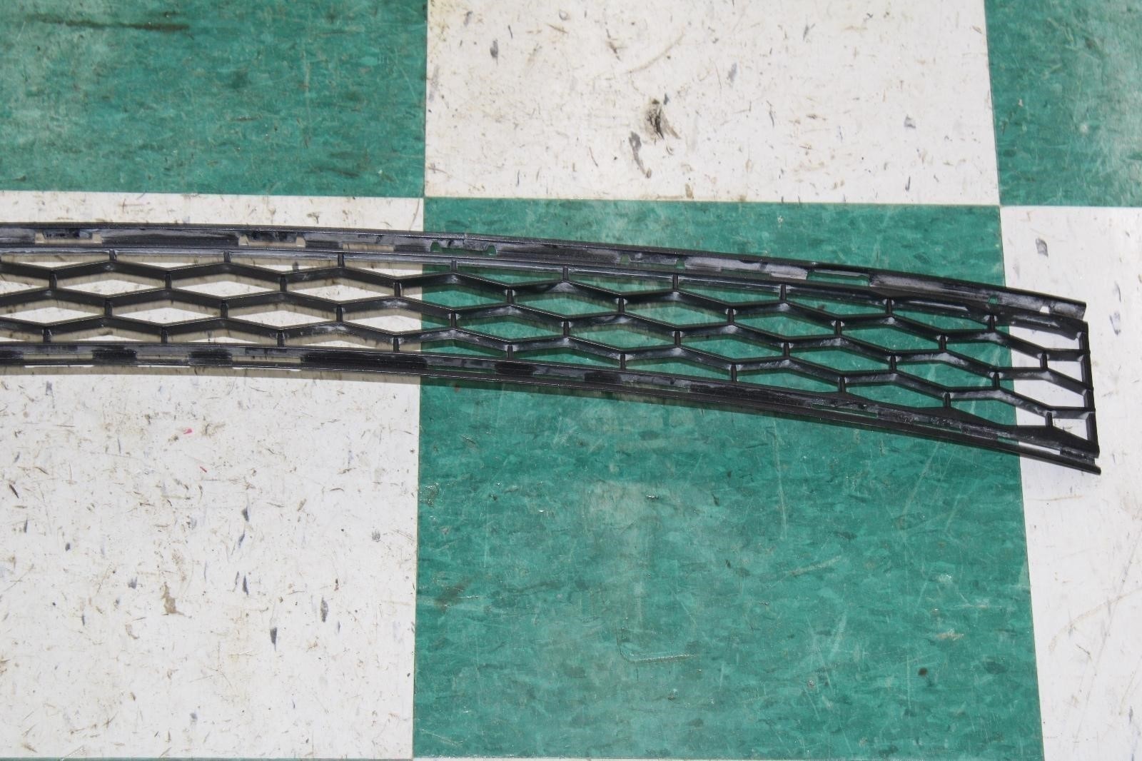 14-17 GHIBLI Front Lower Center Bumper Mounted Mesh Grille Grill OEM Factory WTY
