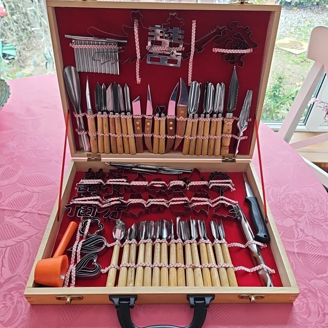 Garnishing Tool Set 80 Piece Vegetable/Fruit Carving Tools NEW AND UNUSED in Box
Opens in a new wind