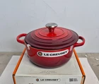 Le Creuset - 2.4L  cherry Red  Round  Oven---9205 ship from Canada