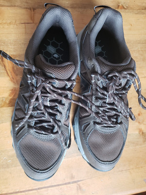 Size 8 - New Balance Fresh Foam 1350 Chocolate/ Brown slightly used.