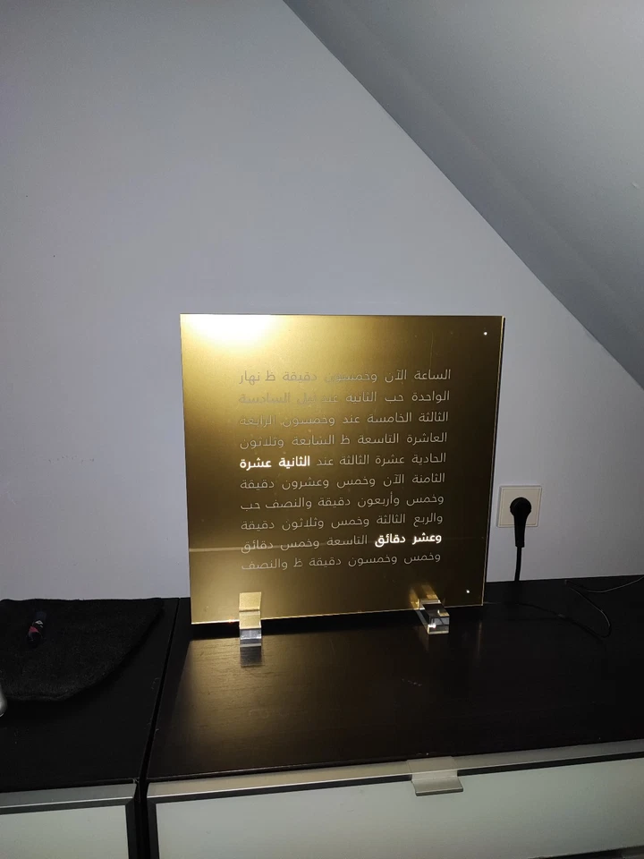 Uhr Qlock Two, Deckblatt Gold, 45 x 45 cm - Bild 2 von 2