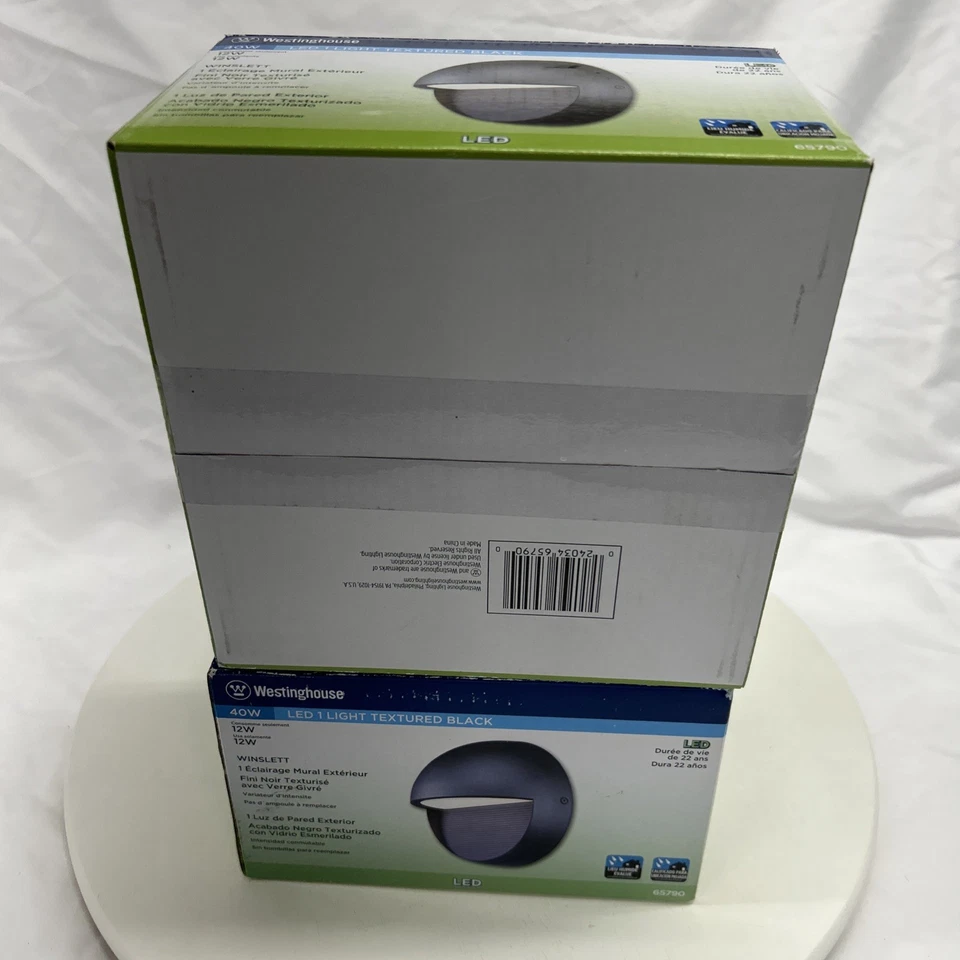Pack de 2! Aplique de pared exterior LED Westinghouse Lighting Winslett 6" de alto 6579000 Foto 3 de 4