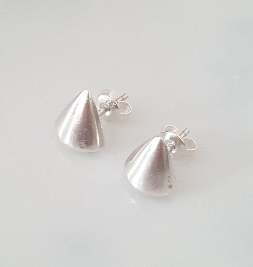 Gorgeous Solid Conical Triangle Artistic Stud Ear… - image 1