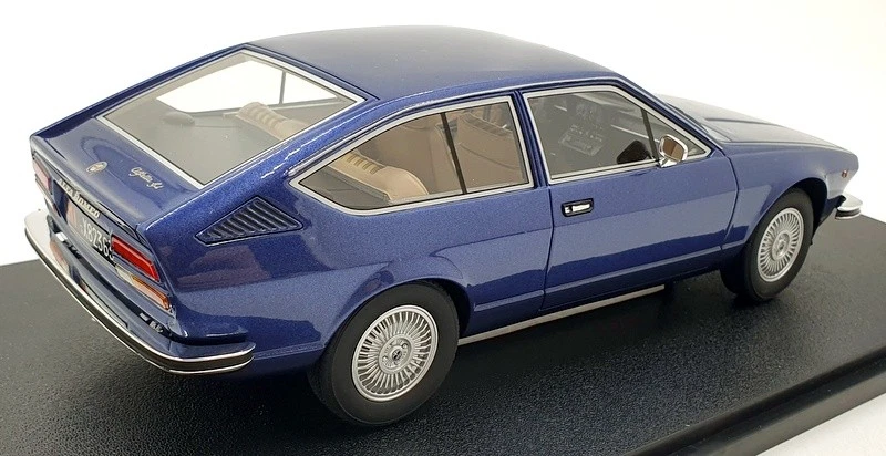 Resina Cult escala 1/18 CML083-2 - Alfa Romeo Alfetta GT - azul metálico Foto 2 de 4