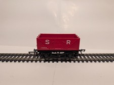 Hornby R010 SR 7 Plank Open Wagon #12530 in Red Livery