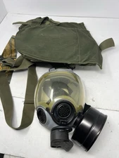 MSA MCU 2A/P, US Military Gas Mask Medium Black Riot Control, Filters & Bag