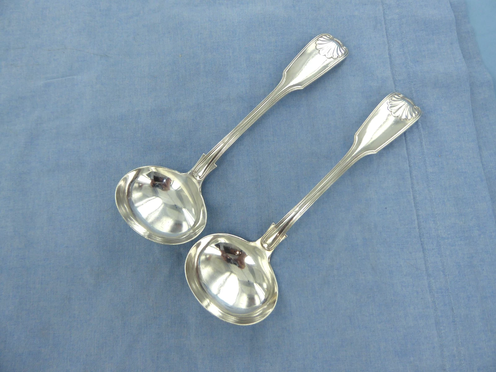 AN ANTIQUE PAIR OF STERLING SILVER FIDDLE THREAD &SHELL SAUCE LADLES,LONDON 1876
Opens in a new wind