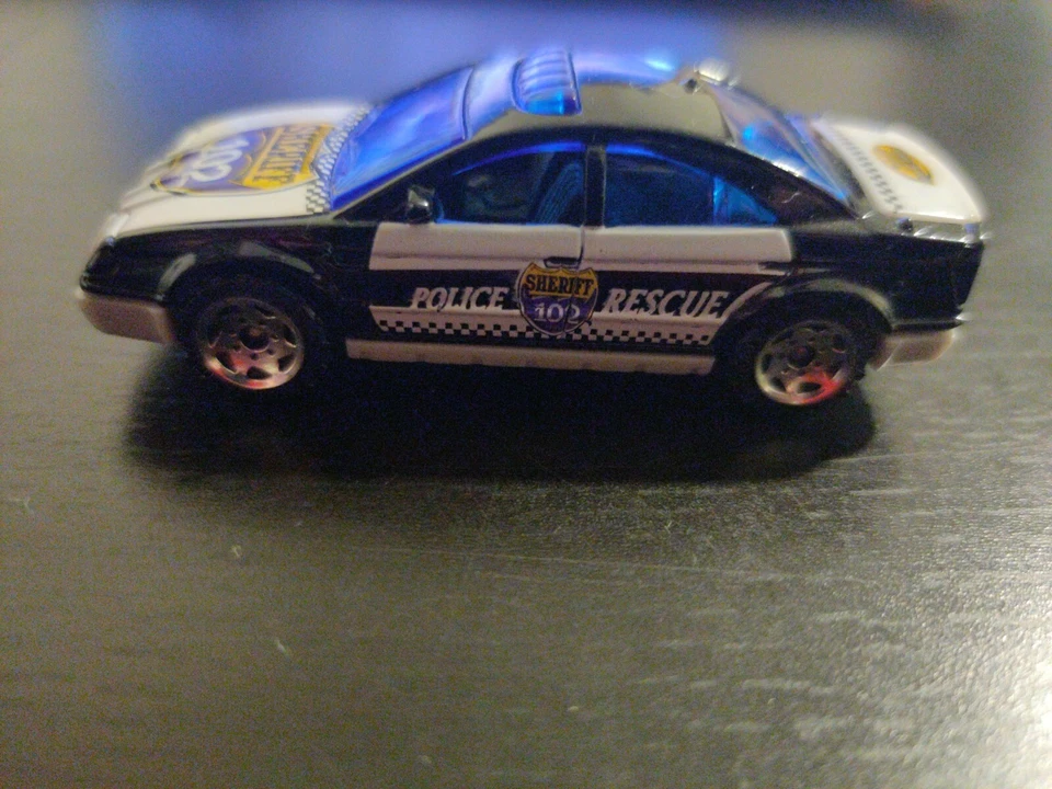 RARE Sheriff Badge 102 Police Rescue 2003 Special Edition 1:64 by MATCHBOX  - Image 2 of 4