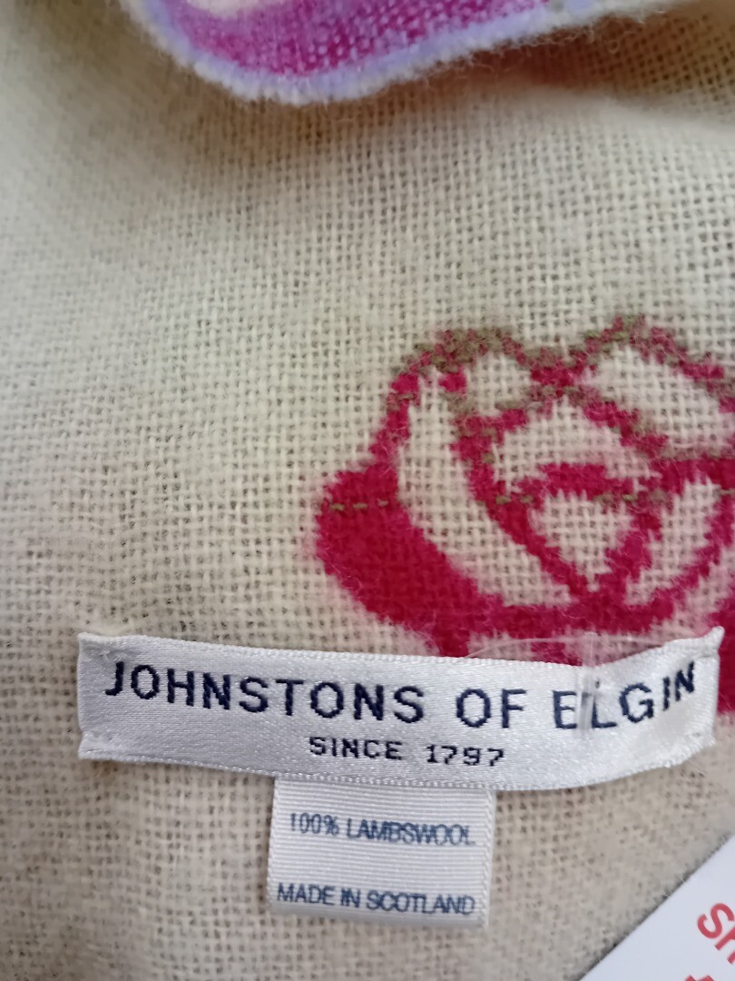 Ladies JOHNSTONS OF ELGIN pink floral lambswool scarf CG K13 eBay