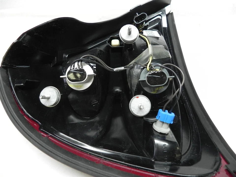 2004-2008 PONTIAC GRAND PRIX RIGHT TAIL LIGHT LENS ASSEMBLY NOS OEM GM #15212482 - Imagem 4 de 4