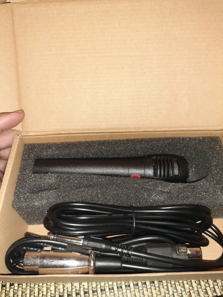 Hisonic HS308L Dynamic Microphone Portable Wireless and Wired 2 in 1 Microphone - Image 3 of 4