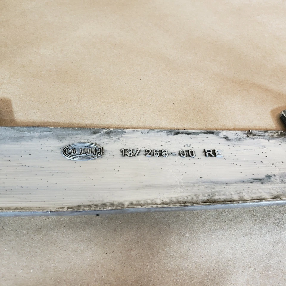 Borde bisel faro derecho derecho Jaguar XJ6 XJ12 XJS 1988-94 JLM2014 Hella 13726800 Foto 3 de 4