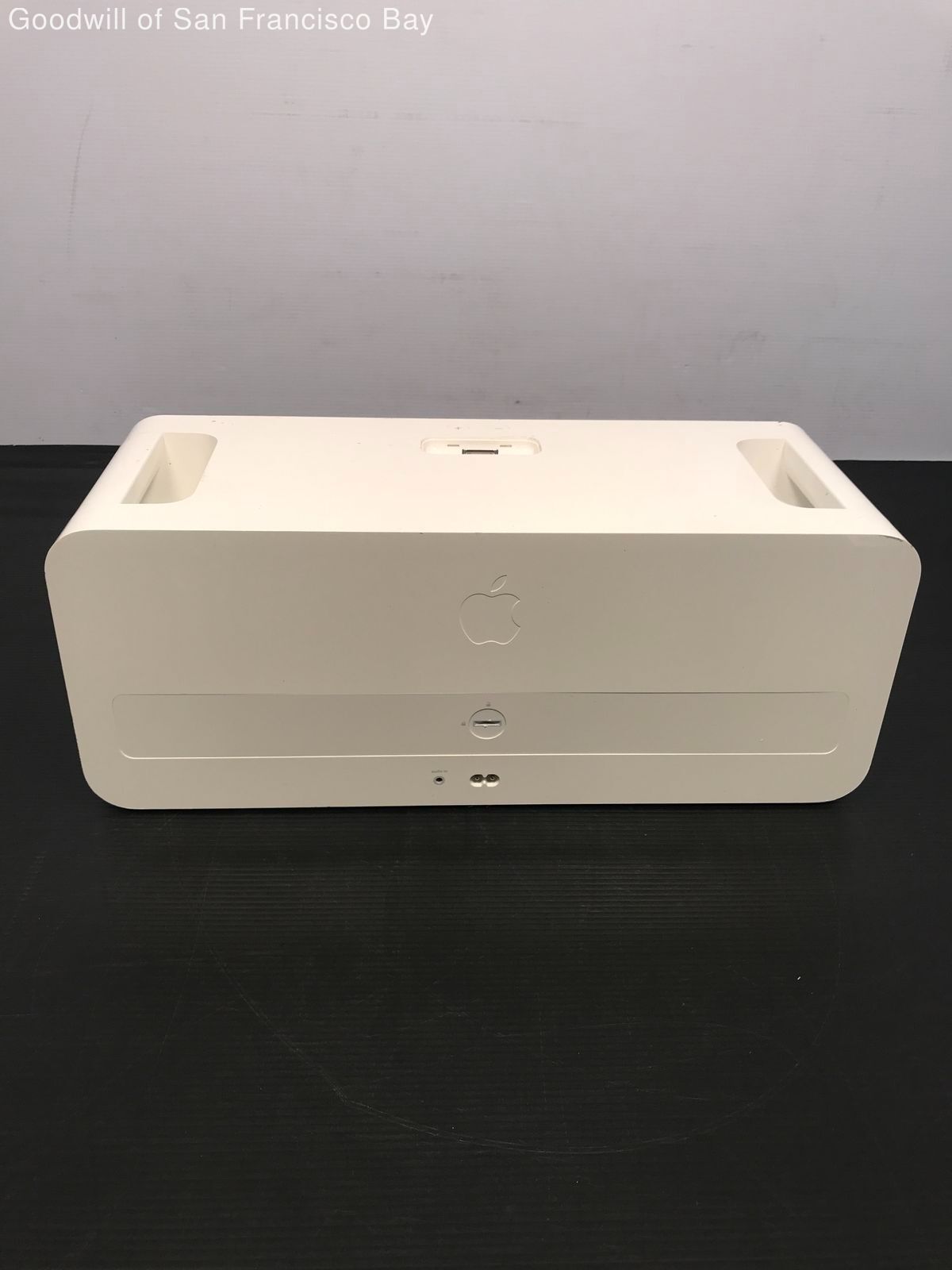 Apple iPod A1121 HiFi 100 Watts Rectangular Audio Speaker Dock White
