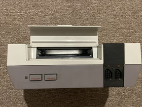 Nintendo NES Console Bundle Orange Zapper 2 Controllers Mario Duck Hunt Tested