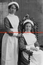 F014194 Two Young Women Wearing Matching Clothes London England UK 1915