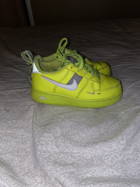 Nike Air Force 1 Utility Volt AJ7747-700 Photos | SneakerNews.com