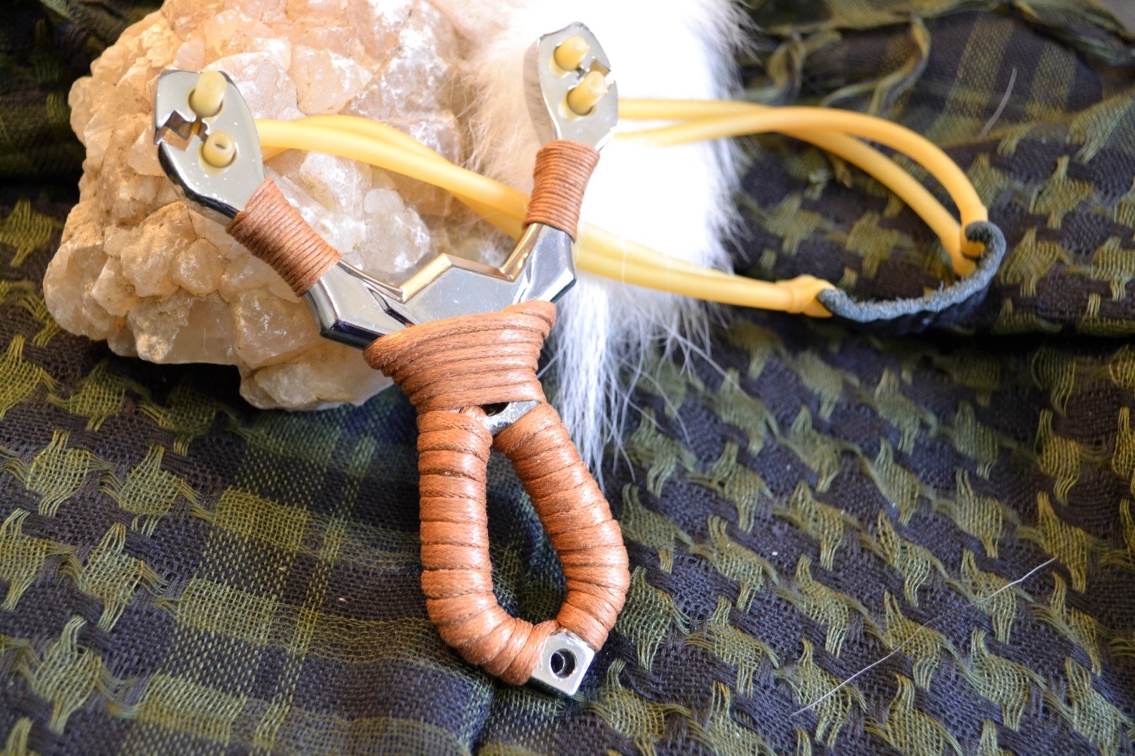 Fronde Sportive / Catapulte De Chasse - Portée 80 M, Cuir Véritable, 6 Brins élastiques - Couleur Jaune