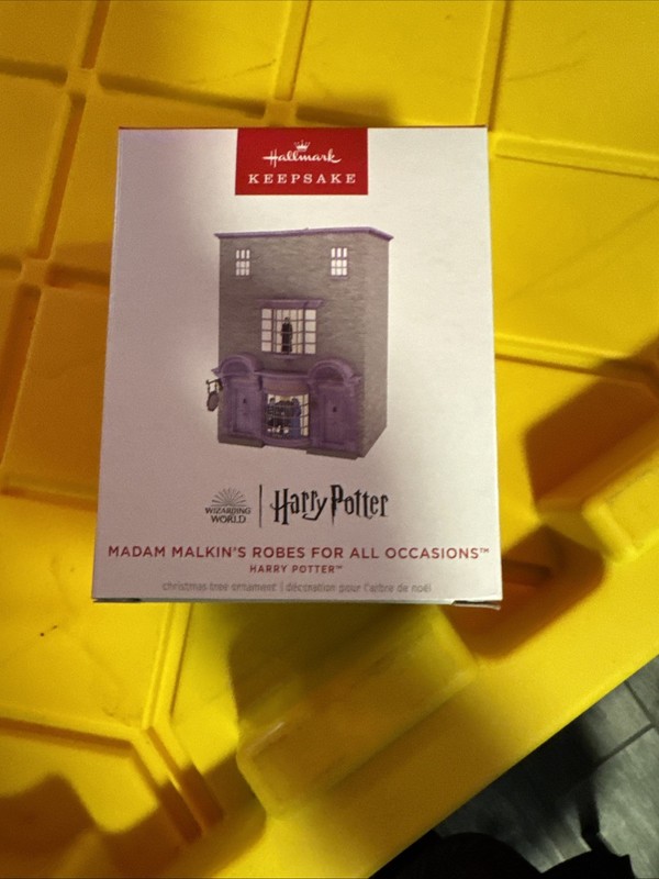 2024 Hallmark Harry Potter Madam Malkin's Robes Keepsake Ornament IOB QXI7281