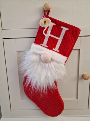 Matalan roter Weihnachtsstrumpf mit Weihnachtsmann und Buchstabe Initiale H