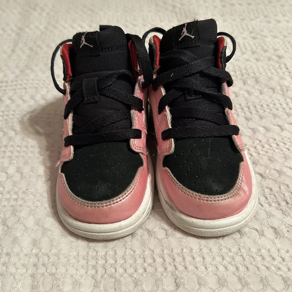 Tenis Nike Air Jordan para niñas pequeñas 5C Foto 2 de 4