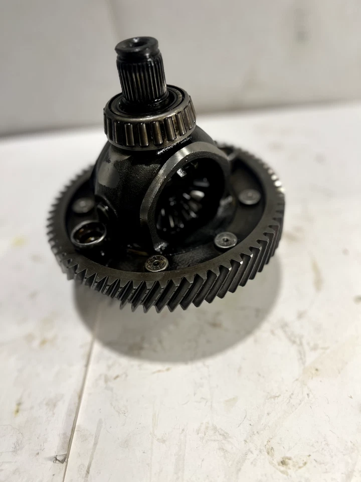 VW MANUAL TRANSMISSION 020/DFQ (MK3 2.0L) DIFF DIFFERENTIAL ASSEMBLY USED - Image 2 of 4