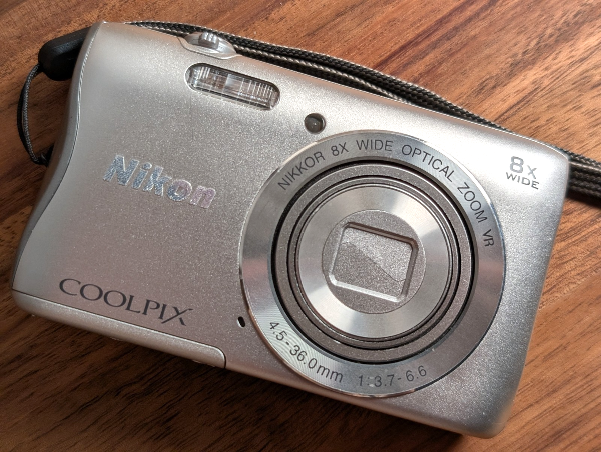 Nikon COOLPIX S3700 Digital Camera 20.1MP 8X Zoom Silver Nikon COOLPIX S3700 Digital Camera 20.1MP 8X Zoom Silver