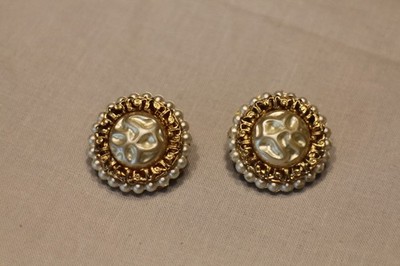 JACLYN SMITH VINTAGE FAUX PEARL CLIPON EARRINGS
