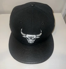 New Era 9Fifty NBA Chicago Bulls Snake Visor Snapback Cap - Adjustable - Black