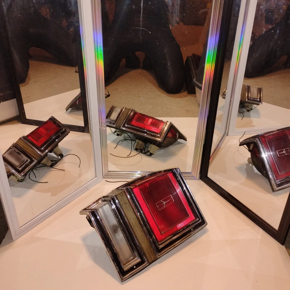 LUZ TRASERA - Oldsmobile Custom Cruiser Wagon 1986 - LR (LADO DEL CONDUCTOR) Foto 3 de 4